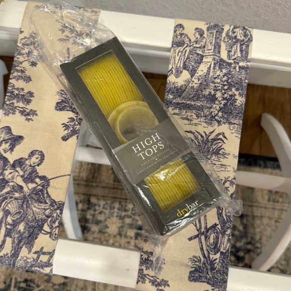 Drybar High Tops Self-Grip Rollers - Picture 2 of 2